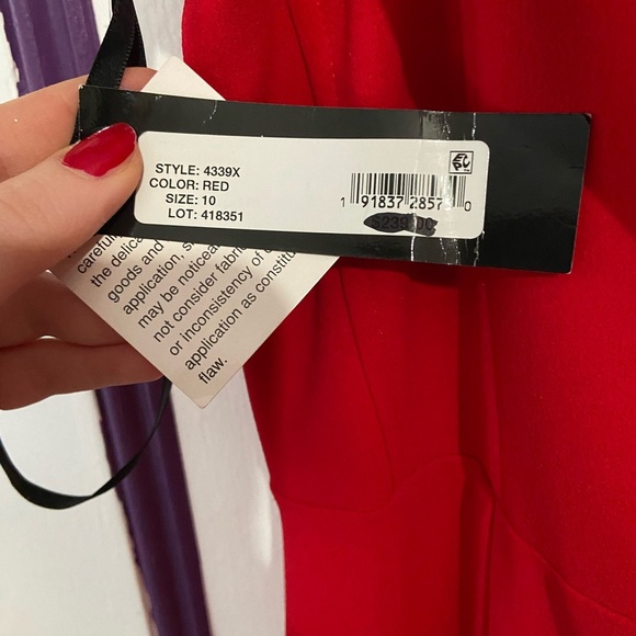NWT XSCAPE Red Gown – Size 10 - Picture 4 of 5